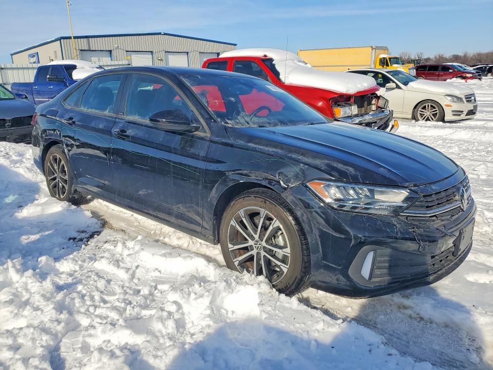 Zdjęcie 4 z aukcji – 2023 VOLKSWAGEN JETTA SPOR z VIN 3VWBM7BU5PM023025