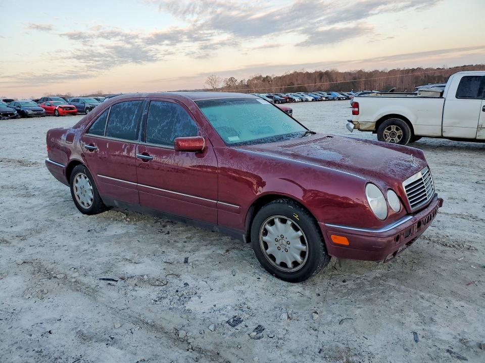 Photo 4 from auction – 1999 MERCEDES-BENZ E with VIN WDBJF65HXXA837751