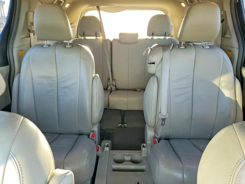 Photo 10 from auction – 2011 TOYOTA SIENNA XLE with VIN 5TDYK3DC4BS119950