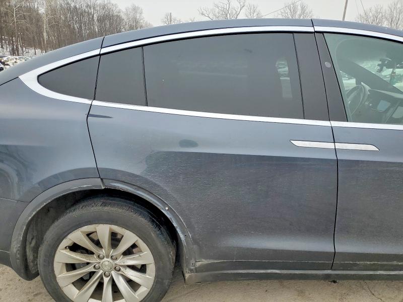 Photo 10 from auction – 2018 TESLA MODEL X with VIN 5YJXCBE28JF104055