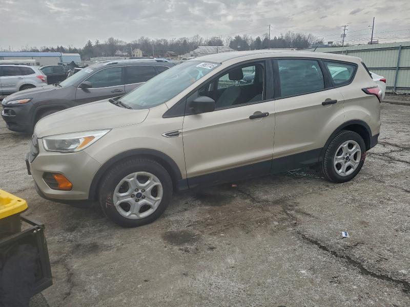 FORD ESCAPE S 2017 z numerem VIN 1FMCU0F79HUD21007 - Zdjęcie z aukcji
