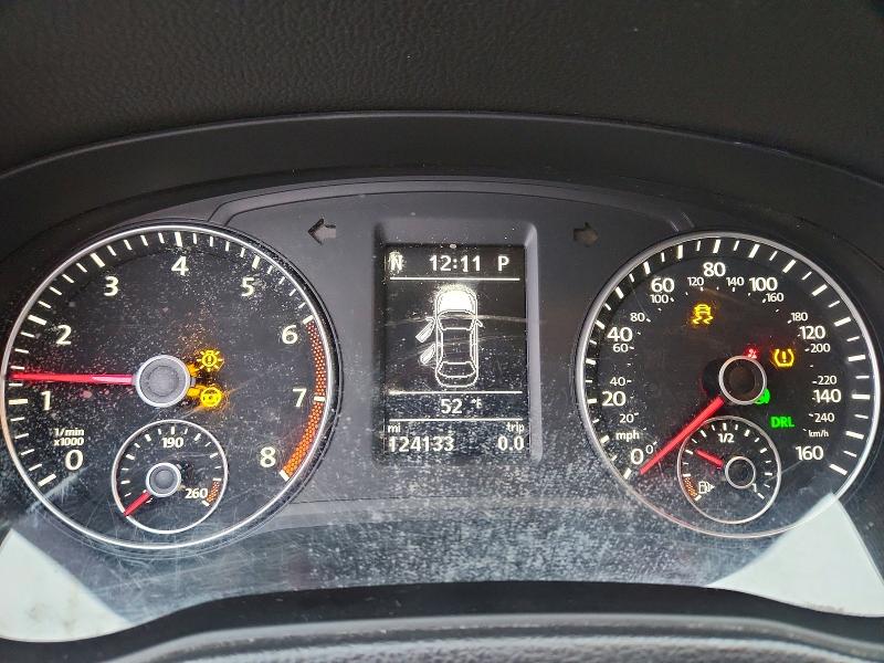 Photo 9 from auction – 2015 VOLKSWAGEN PASSAT with VIN 1VWCT7A34FC027986