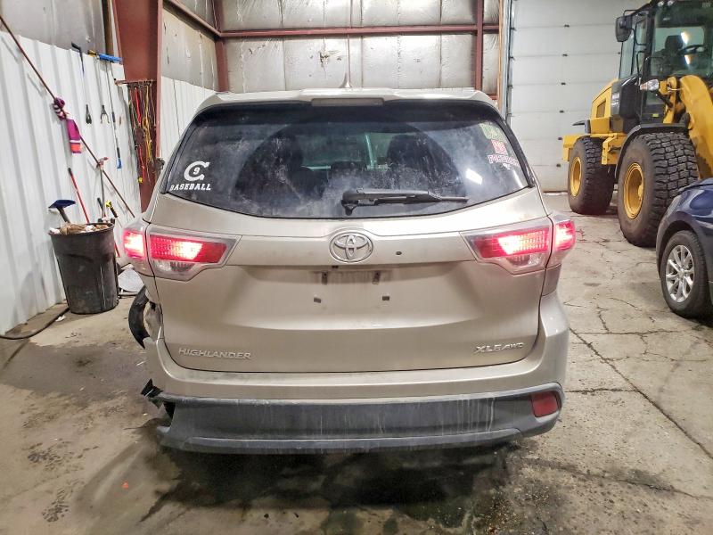 Photo 6 from auction – 2015 TOYOTA HIGHLANDER with VIN 5TDJKRFH7FS162231