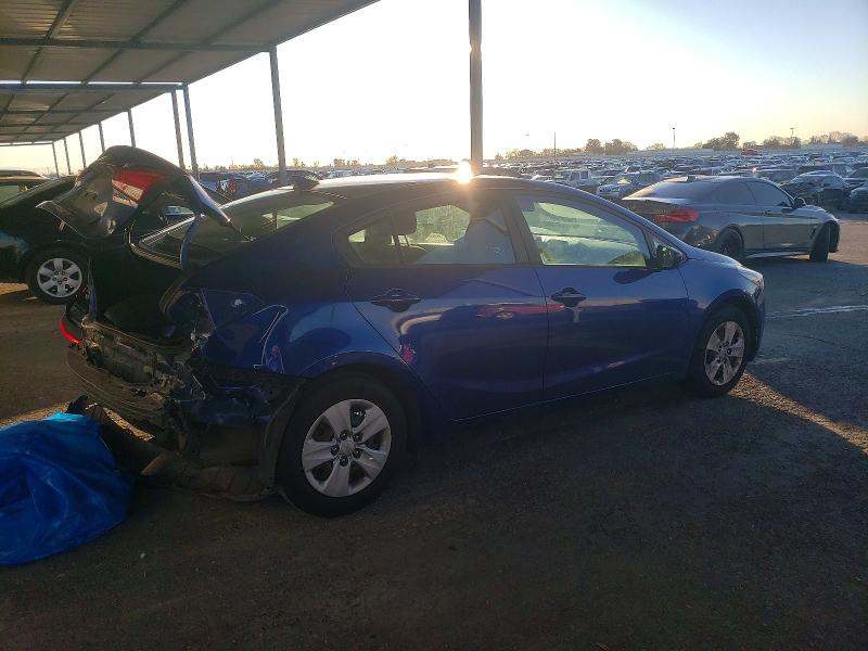 Photo 3 from auction – 2017 KIA FORTE LX with VIN 3KPFK4A76HE125708