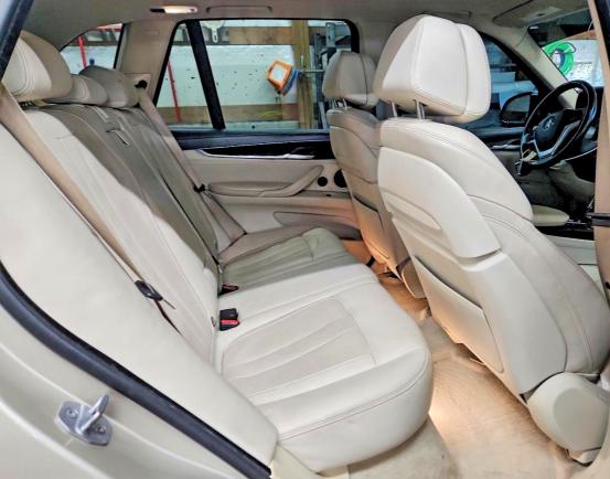 Photo 11 from auction – 2015 BMW X5 XDRIVE3 with VIN 5UXKR0C52F0P09364