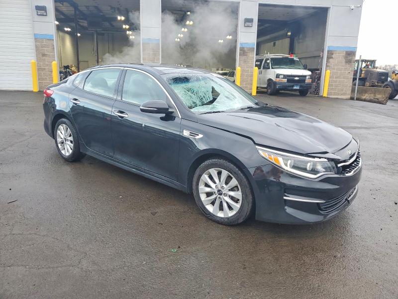 Photo 4 from auction – 2017 KIA OPTIMA EX with VIN 5XXGU4L39HG160615
