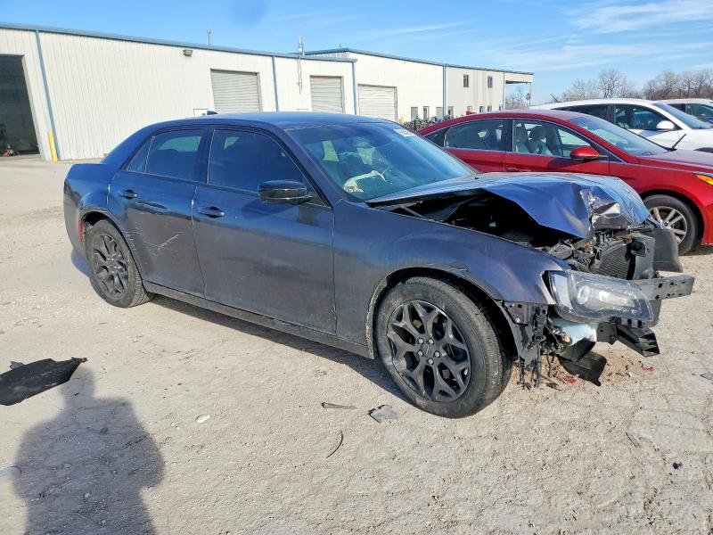 Photo 4 from auction – 2020 CHRYSLER 300 TOURIN with VIN 2C3CCARG1LH233688