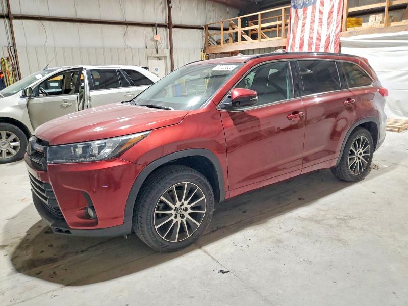 TOYOTA HIGHLANDER 2018 with VIN 5TDKZRFH8JS531400 - Photo from auction