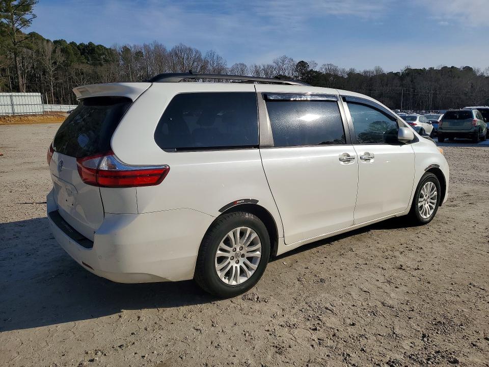 Photo 3 from auction – 2017 TOYOTA SIENNA XLE with VIN 5TDYZ3DC6HS829677