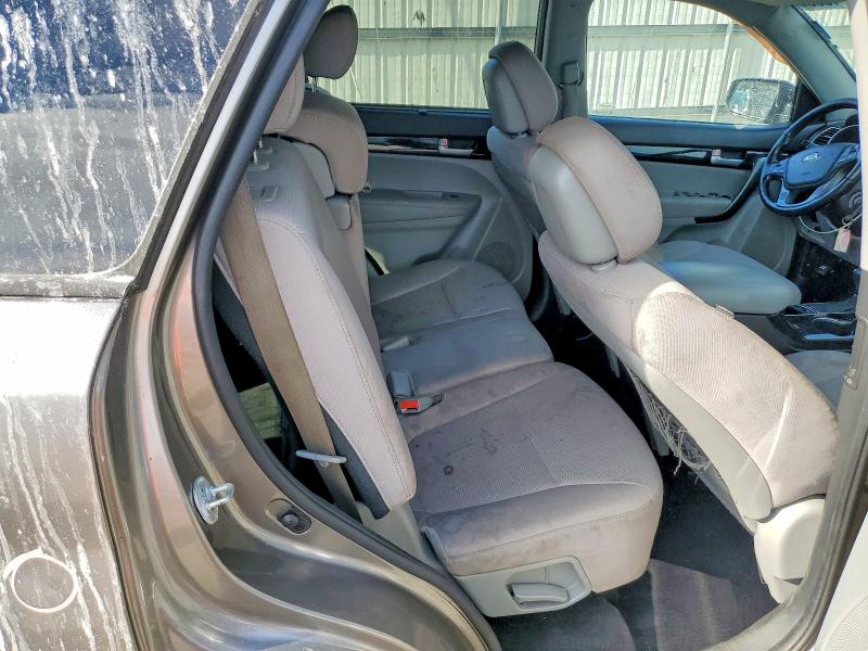 Photo 11 from auction – 2015 KIA SORENTO LX with VIN 5XYKT4A68FG587447