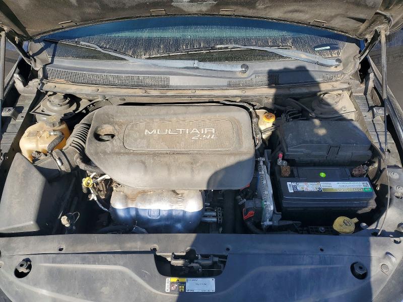 Photo 11 from auction – 2015 CHRYSLER 200 LIMITE with VIN 1C3CCCAB9FN615281