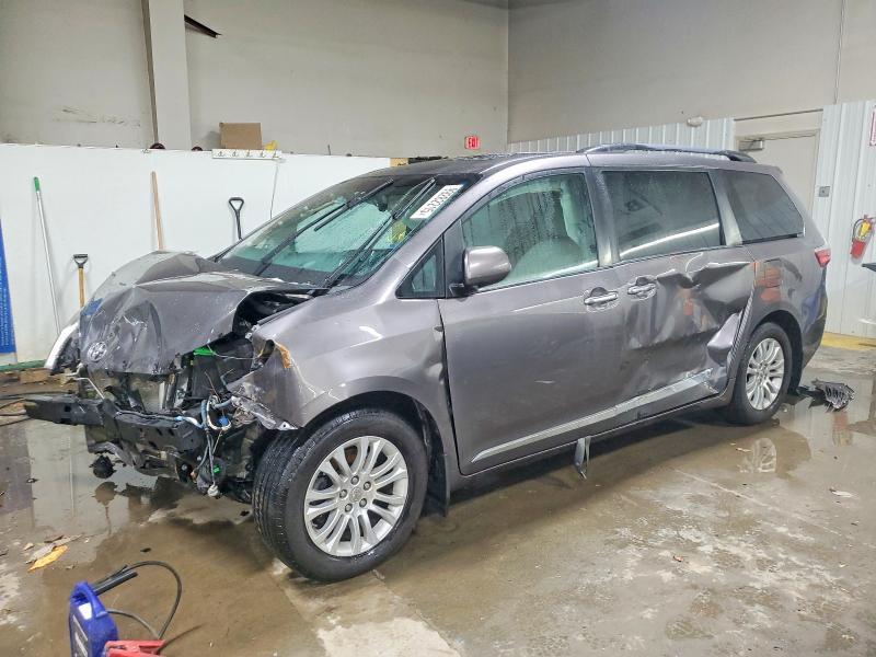 TOYOTA SIENNA XLE 2015 with VIN 5TDYK3DC8FS559580 - Photo from auction