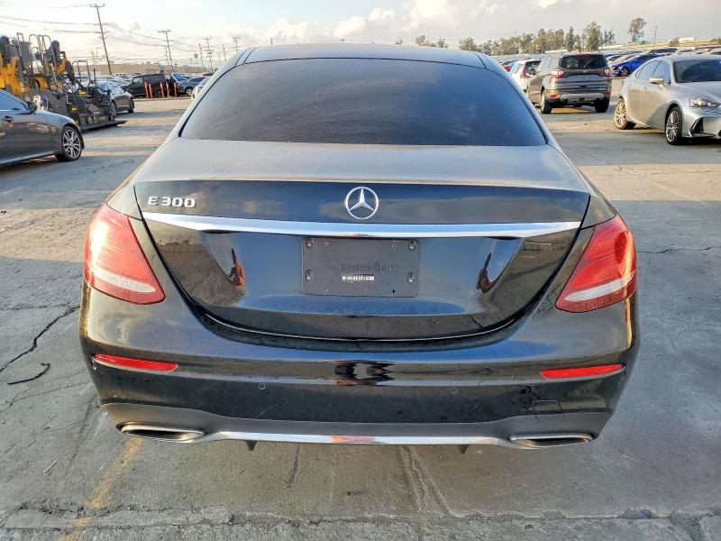 Photo 6 from auction – 2017 MERCEDES-BENZ E 300 with VIN WDDZF4JB5HA008264