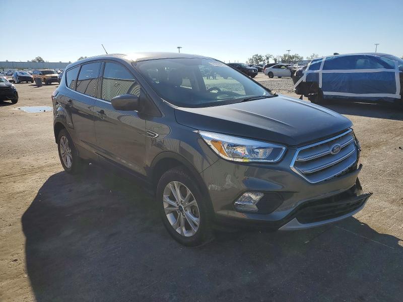 Photo 4 from auction – 2019 FORD ESCAPE SE with VIN 1FMCU9GD2KUA70380