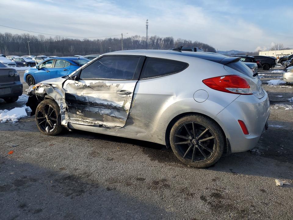 Photo 2 from auction – 2017 HYUNDAI VELOSTER with VIN KMHTC6AD4HU319975