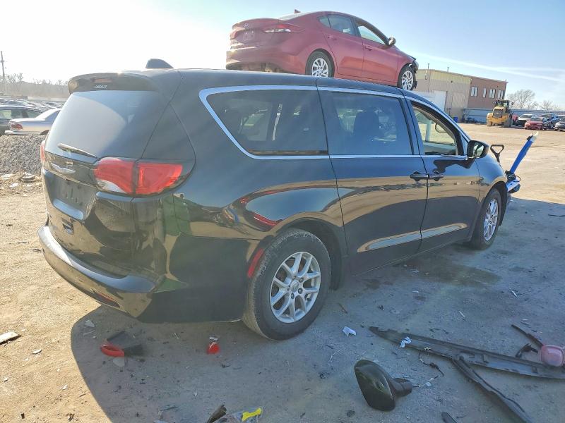 Photo 3 from auction – 2017 CHRYSLER PACIFICA with VIN 2C4RC1CGXHR553687