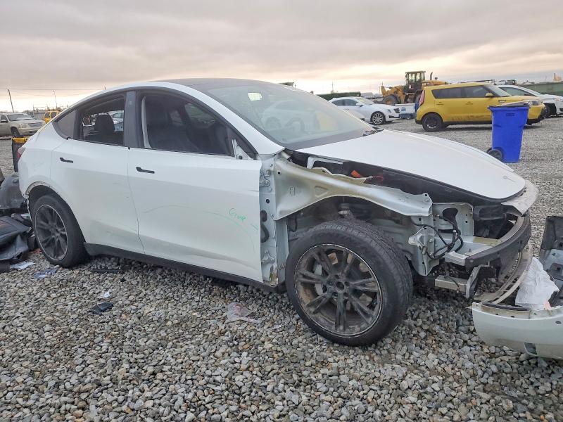 Photo 4 from auction – 2021 TESLA MODEL Y with VIN 5YJYGDEE5MF269743