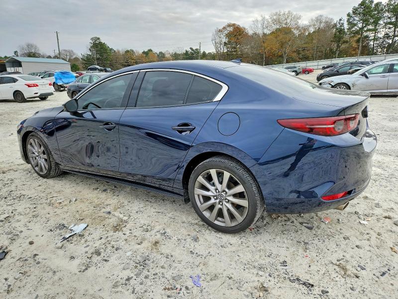 Photo 2 from auction – 2019 MAZDA 3 PREMIUM with VIN 3MZBPAEMXKM112162