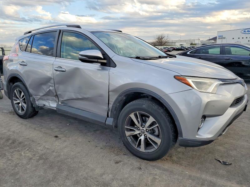 Photo 4 from auction – 2017 TOYOTA RAV4 XLE with VIN 2T3RFREV8HW564789