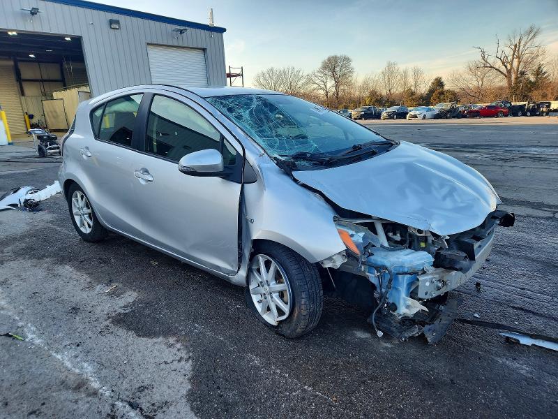 Photo 4 from auction – 2015 TOYOTA PRIUS C with VIN JTDKDTB3XF1586845