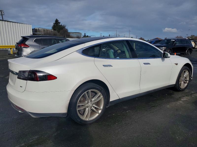 Photo 3 from auction – 2013 TESLA MODEL S with VIN 5YJSA1CN2DFP14044