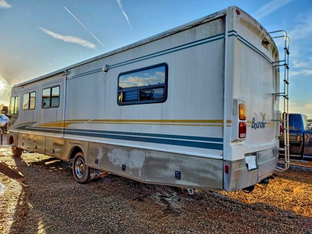 Photo 3 from auction – 2003 WORKHORSE CUSTOM CHASSIS MOTORHOME with VIN 5B4MP67GX33369816