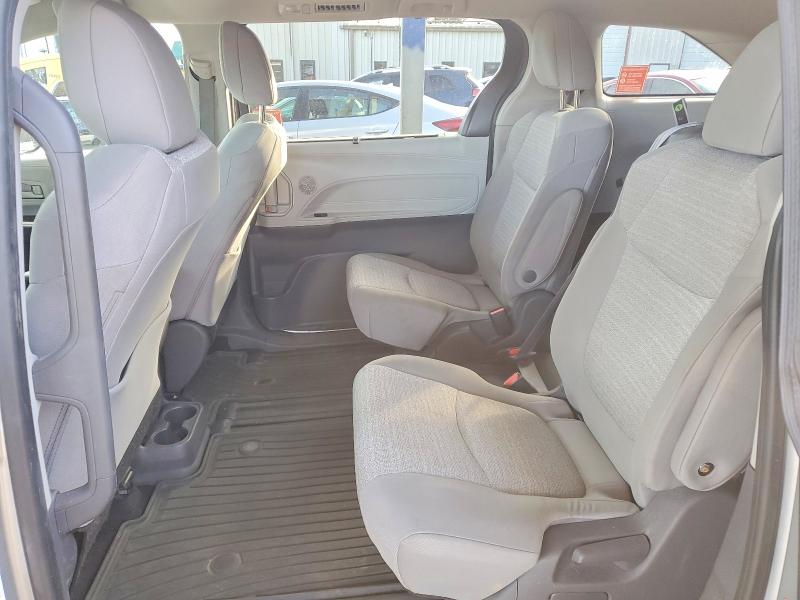 Photo 11 from auction – 2021 TOYOTA SIENNA LE with VIN 5TDKSKFC2MS035884