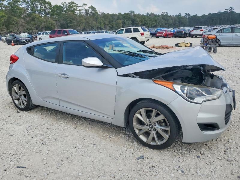 Photo 4 from auction – 2016 HYUNDAI VELOSTER with VIN KMHTC6AD0GU298590