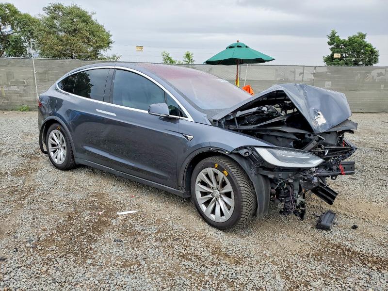 Photo 4 from auction – 2016 TESLA MODEL X with VIN 5YJXCDE25GF027892