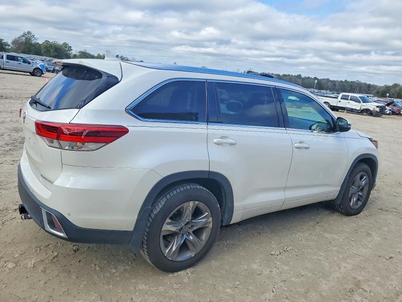 Photo 3 from auction – 2019 TOYOTA HIGHLANDER with VIN 5TDDZRFH4KS997397