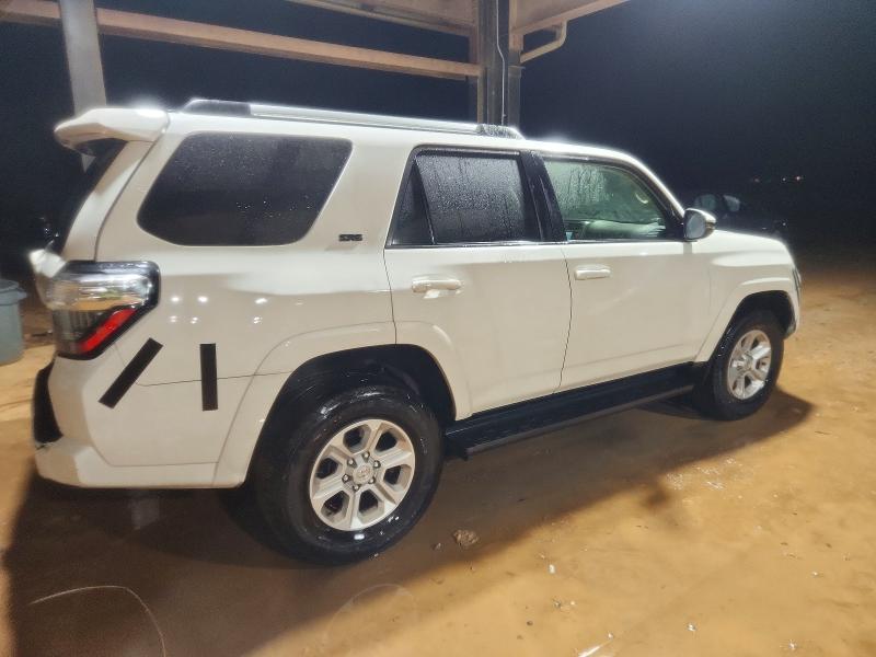 Photo 3 from auction – 2020 TOYOTA 4RUNNER SR with VIN JTEBU5JR7L5794361