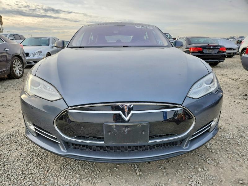 Photo 5 from auction – 2013 TESLA MODEL S with VIN 5YJSA1CPXDFP21888