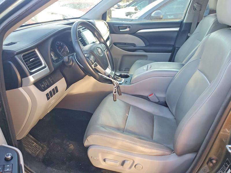 Фото 7 с аукциона – 2018 TOYOTA HIGHLANDER с VIN 5TDJZRFH5JS857599