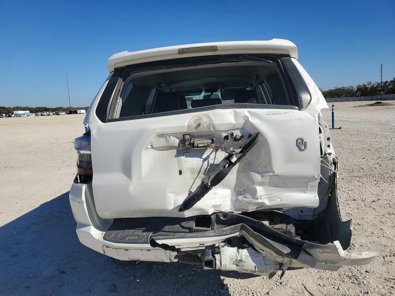 Photo 6 from auction – 2018 TOYOTA 4RUNNER SR with VIN JTEBU5JR3J5488691