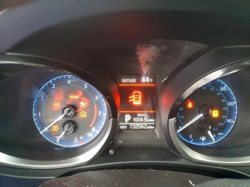 Photo 9 from auction – 2016 TOYOTA COROLLA with VIN 2T1BURHE2GC620463