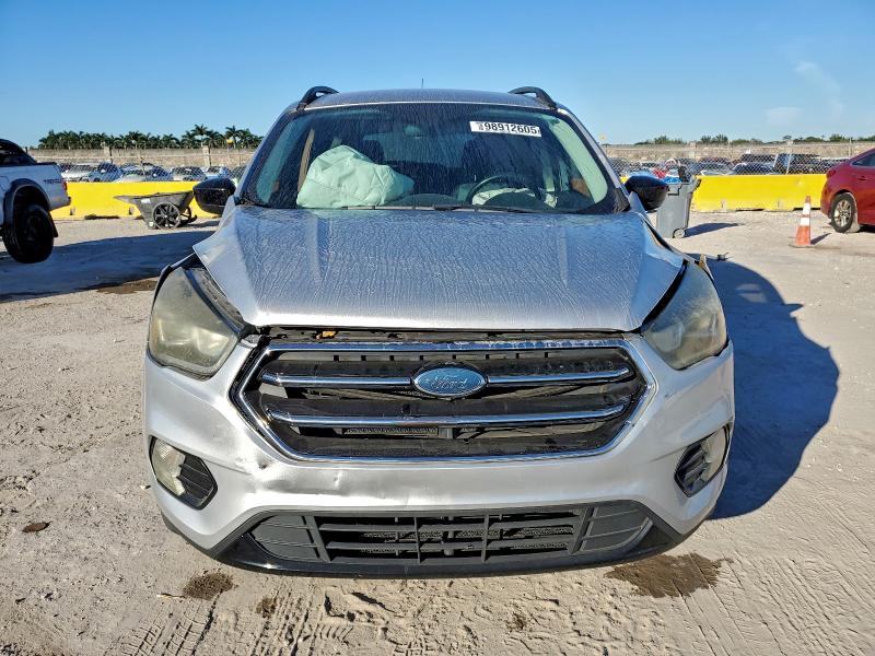 Photo 5 from auction – 2017 FORD ESCAPE SE with VIN 1FMCU0GDXHUE12856