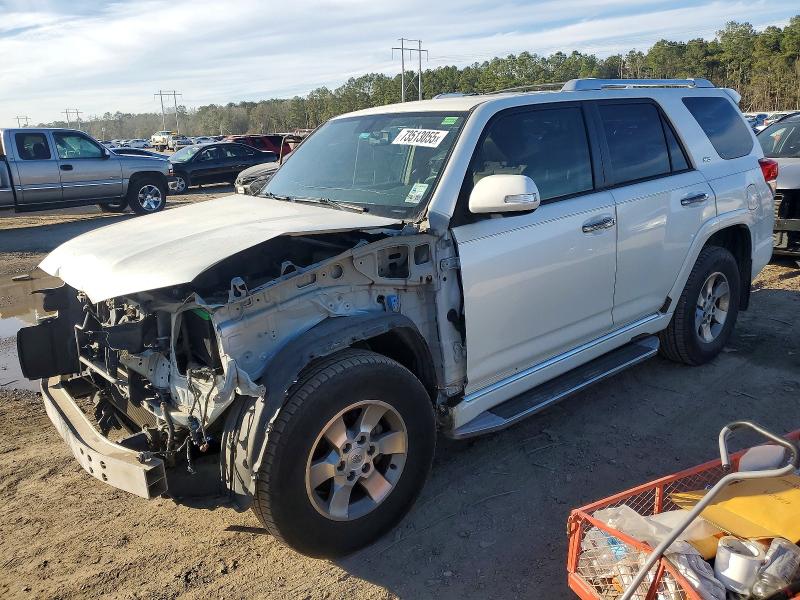 TOYOTA 4RUNNER SR 2011 with VIN JTEZU5JR3B5032027 - Photo from auction