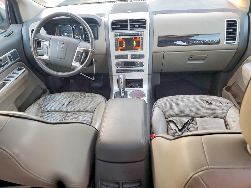 Photo 8 from auction – 2009 LINCOLN TOWNHOUSE MKX with VIN 2LMDU68C99BJ01802