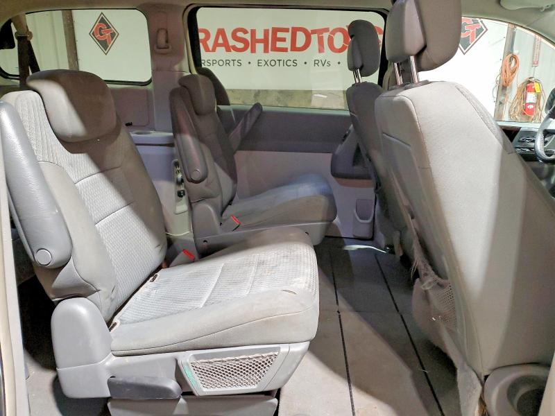 Photo 11 from auction – 2010 CHRYSLER TOWN & COU with VIN 2A4RR5D17AR310631