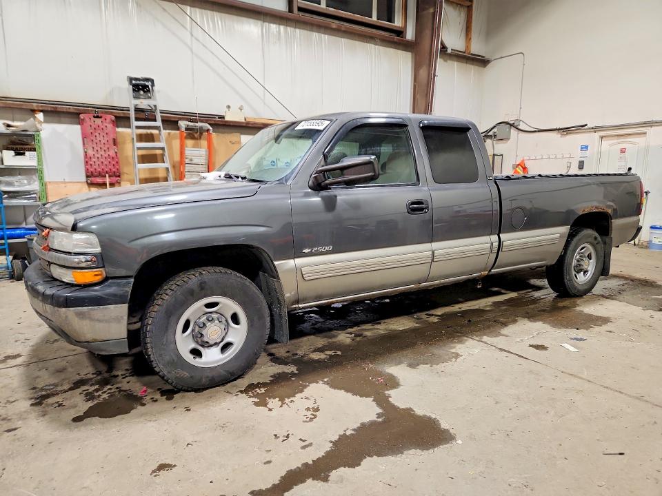CHEVROLET SILVERADO 2000 with VIN 1GCGC29U8YE389699 - Photo from auction