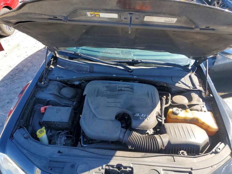 Photo 11 from auction – 2014 CHRYSLER 300C with VIN 2C3CCAEG5EH209337