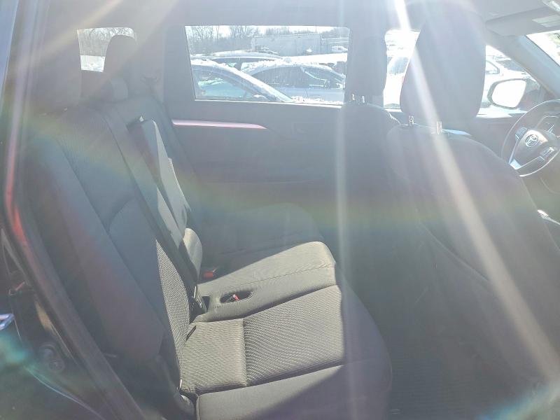 Photo 10 from auction – 2019 TOYOTA HIGHLANDER with VIN 5TDBZRFH3KS951616