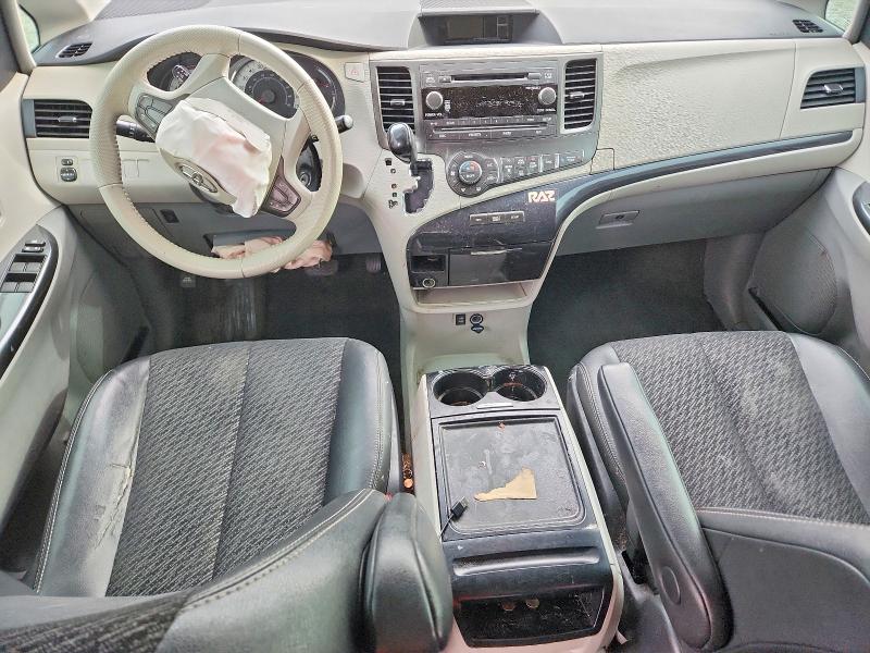 Photo 8 from auction – 2013 TOYOTA SIENNA SPO with VIN 5TDXK3DC2DS381027