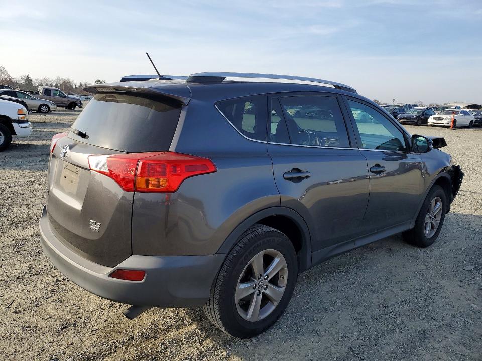 Photo 3 from auction – 2015 TOYOTA RAV4 with VIN 2T3RFREV7FW359610