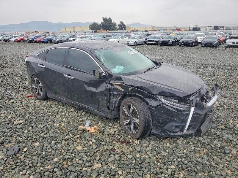 Photo 4 from auction – 2017 HONDA CIVIC TOUR with VIN 19XFC1F96HE212529