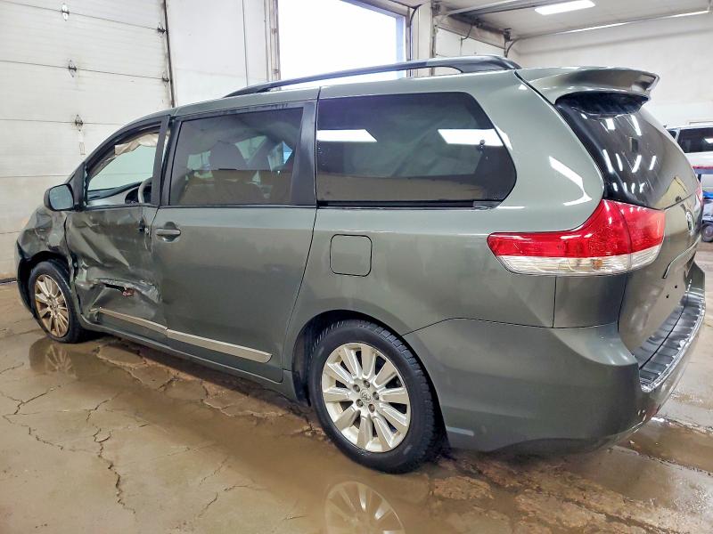 Photo 2 from auction – 2013 TOYOTA SIENNA XLE with VIN 5TDDK3DC9DS050724