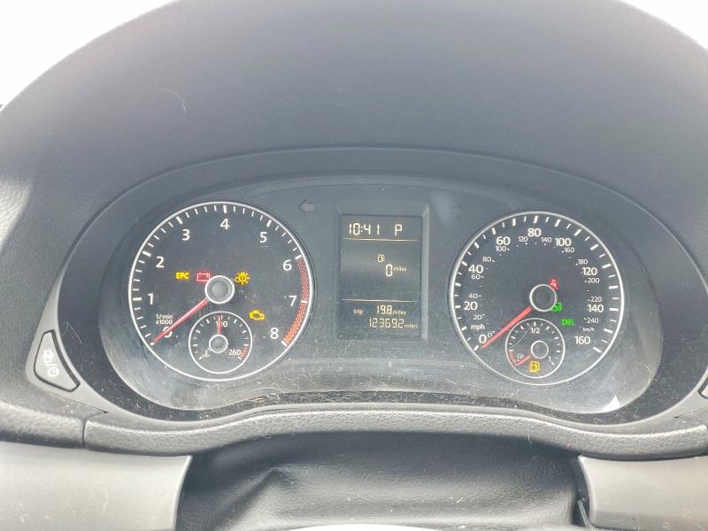 Photo 9 from auction – 2014 VOLKSWAGEN PASSAT S with VIN 1VWAT7A33EC052254