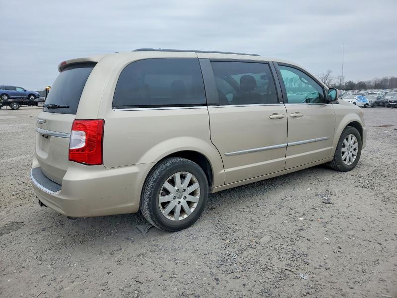 Photo 3 from auction – 2014 CHRYSLER TOWN & COU with VIN 2C4RC1BG2ER297848