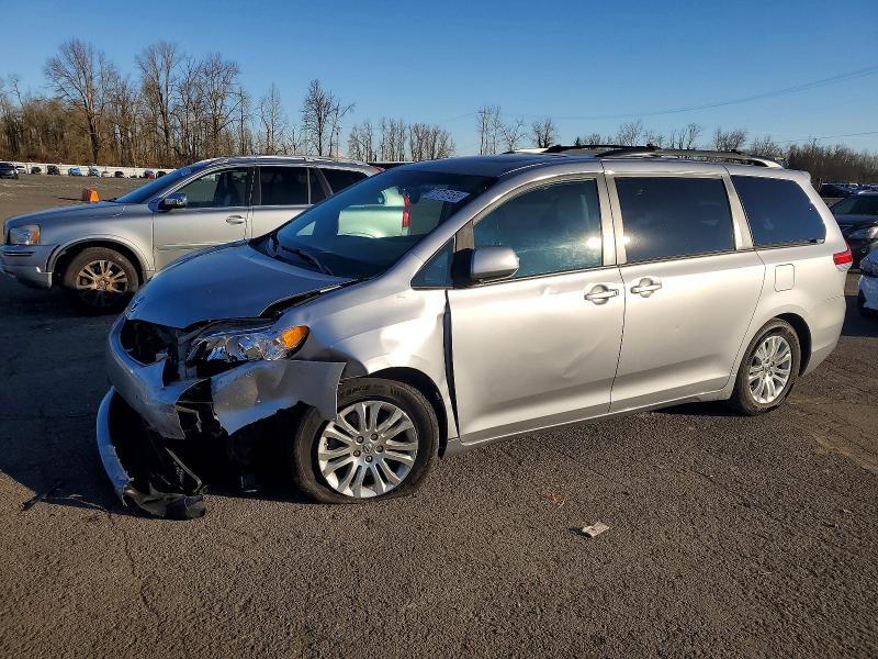 TOYOTA SIENNA XLE 2013 with VIN 5TDYK3DC6DS336581 - Photo from auction
