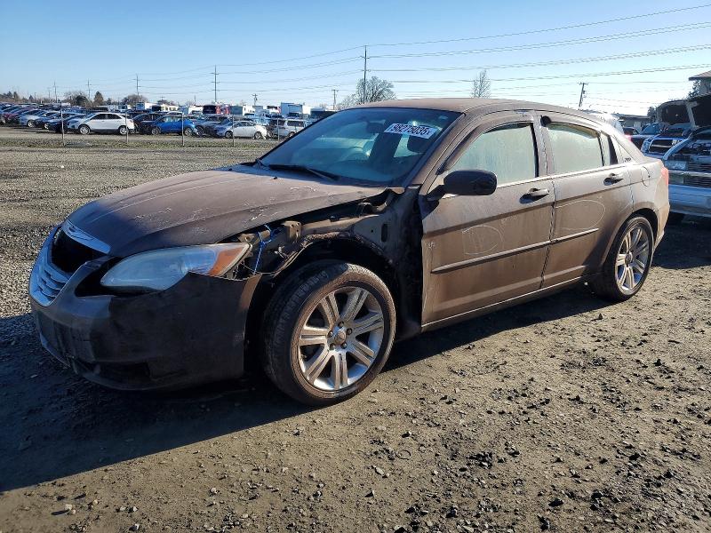 CHRYSLER 200 TOURIN 2013 with VIN 1C3CCBBB2DN732352 - Photo from auction